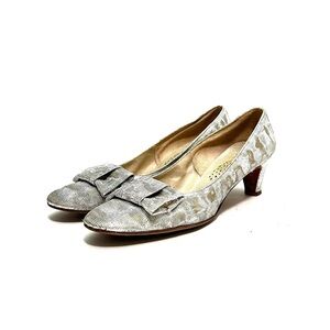 Vintage 1960s silver lamé fabric mod oversized bow holiday party heels